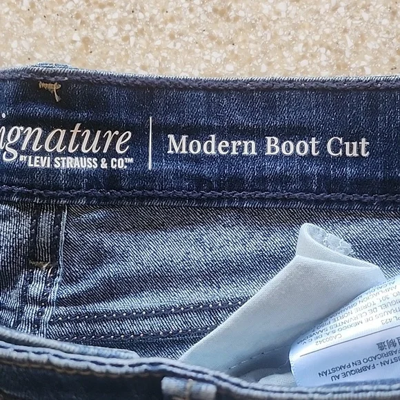NWT Signature Levi Modern Boot Cut Simply Stretch Size 10L - Picture 2 of 11